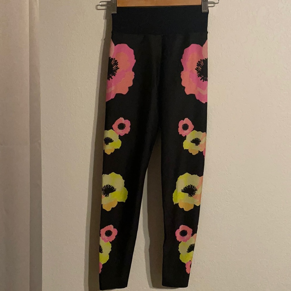 Ultracor leggings size small black with floral print